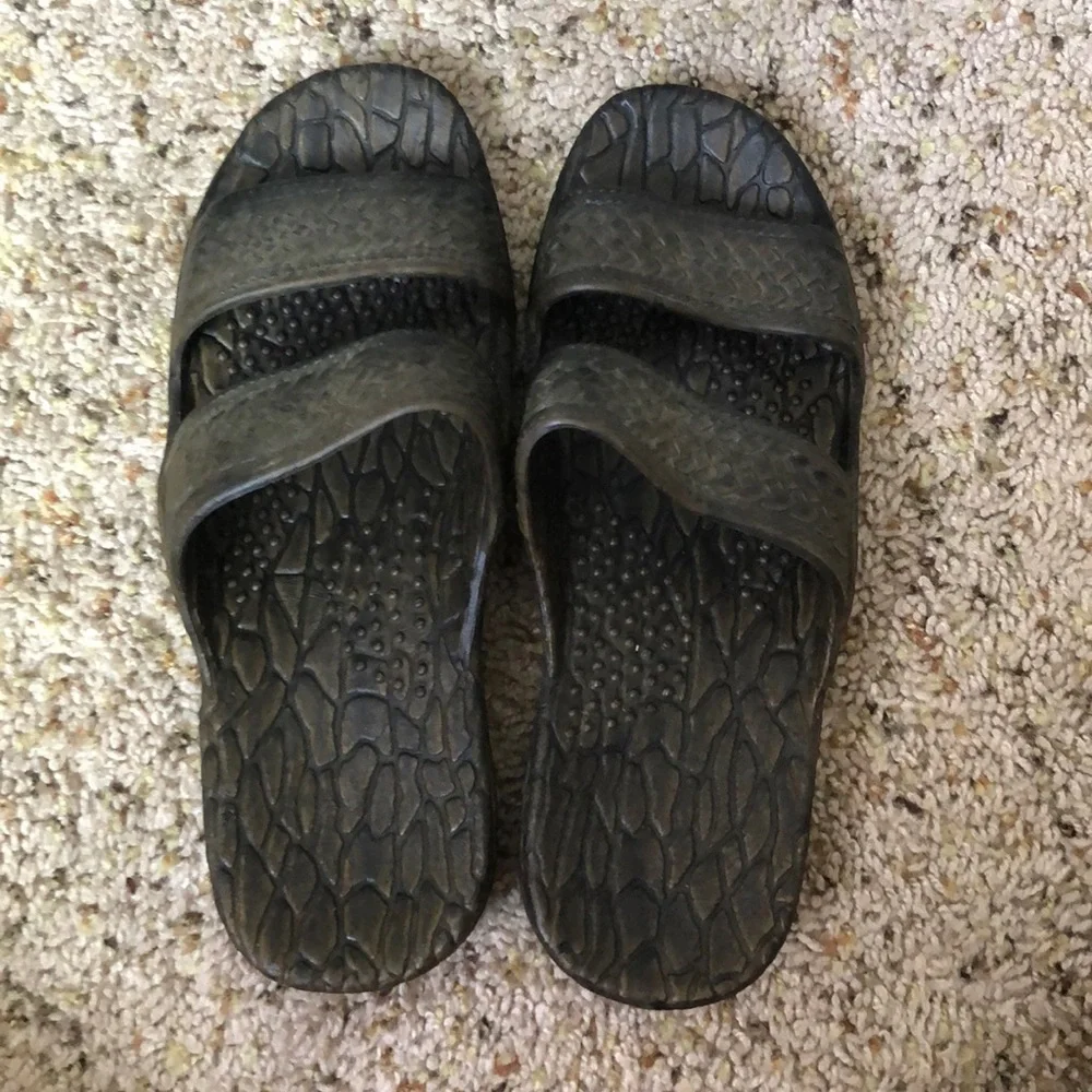 Sandals - Picture 1 of 2